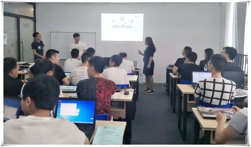 蝸牛學院重慶校區第十一期班正式開課，迎來計算機系統服務新伙伴