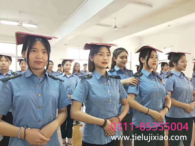 女孩子上鐵路哪個專業好一些 學校新聞